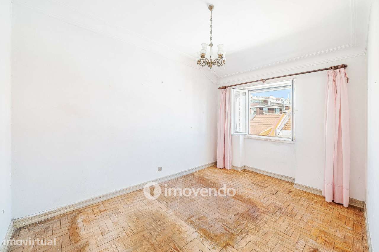 Apartamento T2 com duas varandas, na Graça, em Lisboa-23