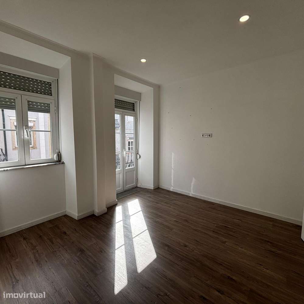 T2+1 Totalmente Remodelado em Edifício Recuperado!-20