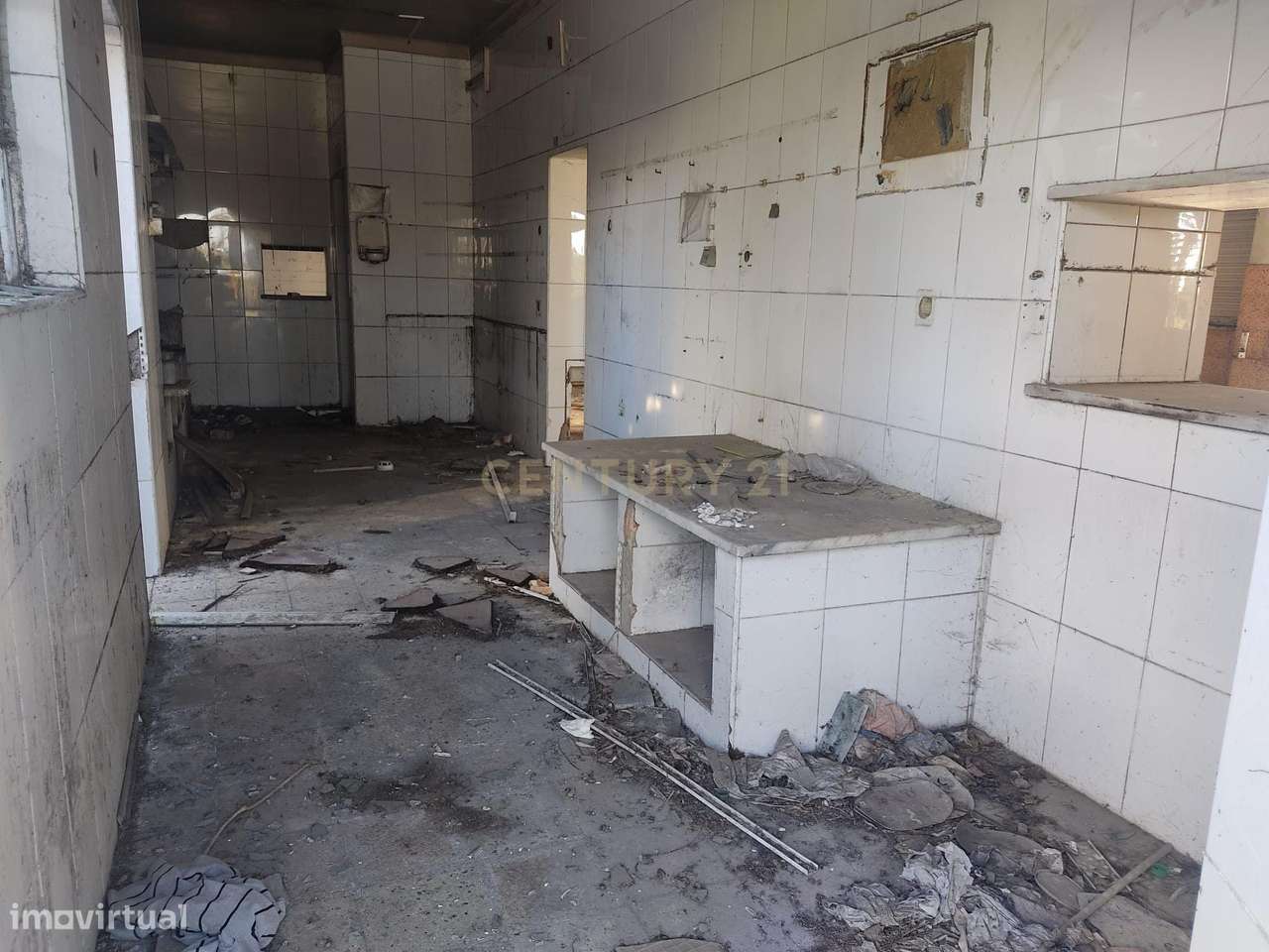 Estabelecimento comercial em estado de ruina com 335 m2 - Grande imagem: 4/13