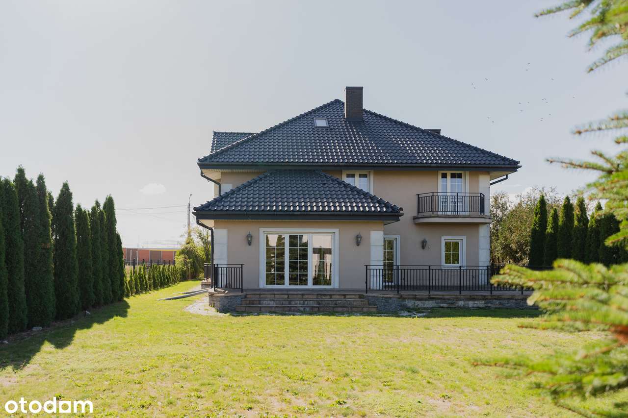 Wolnostojący, imponujący dom 361 m2, do zamieszkania-16