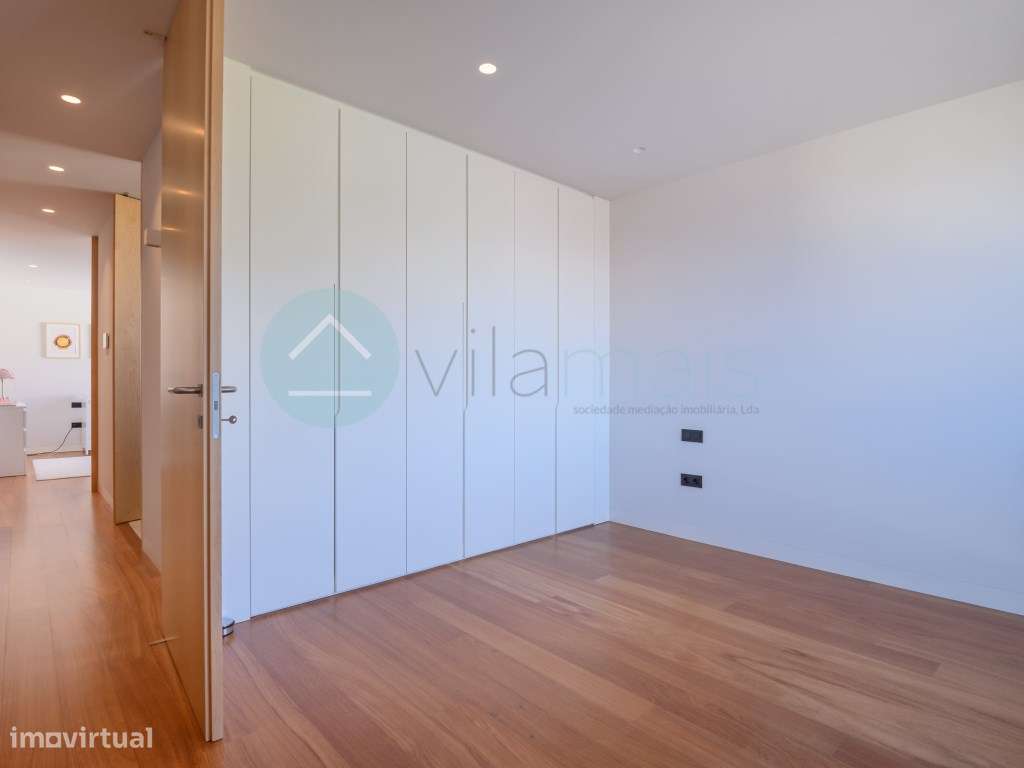 Excelente Moradia V4 com Piscina-18