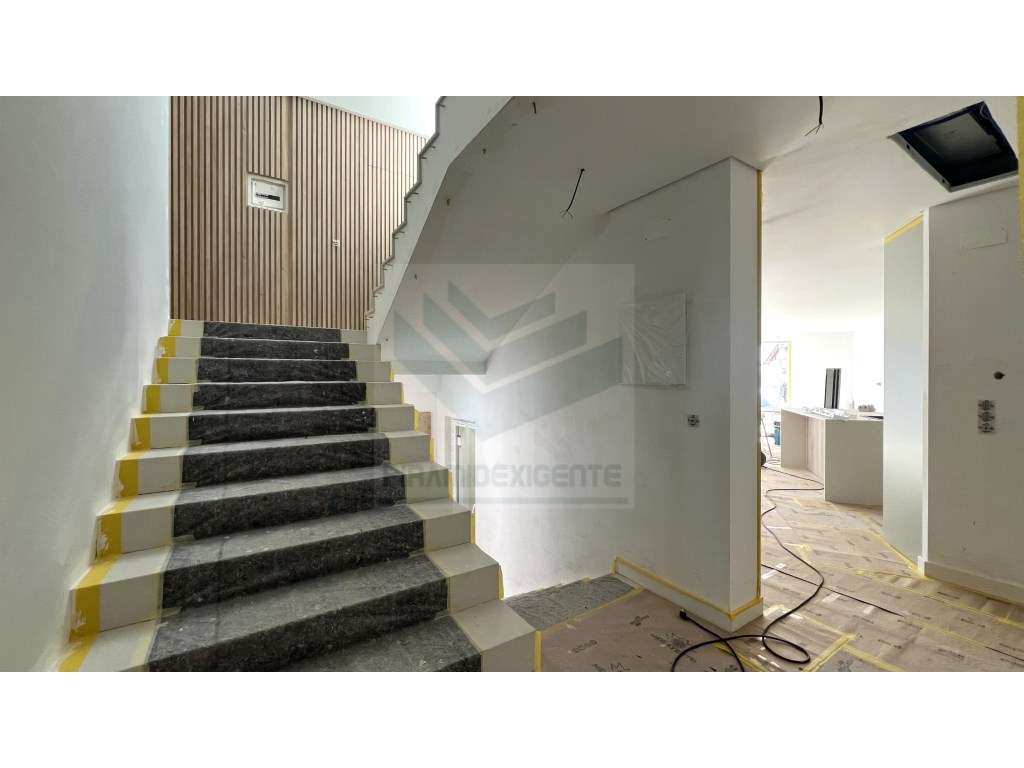 Moradia Isolada 4 Suítes, Piscina, Cave 43m2 - AZEITÃO-14