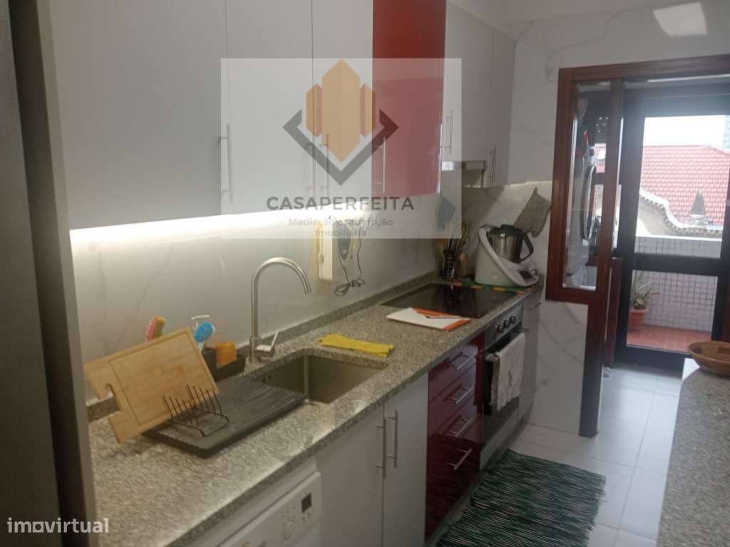 Apartamento T3 com Varanda e Garagem para 2 carros - Rua da Alegria... - Grande imagem: 3/24