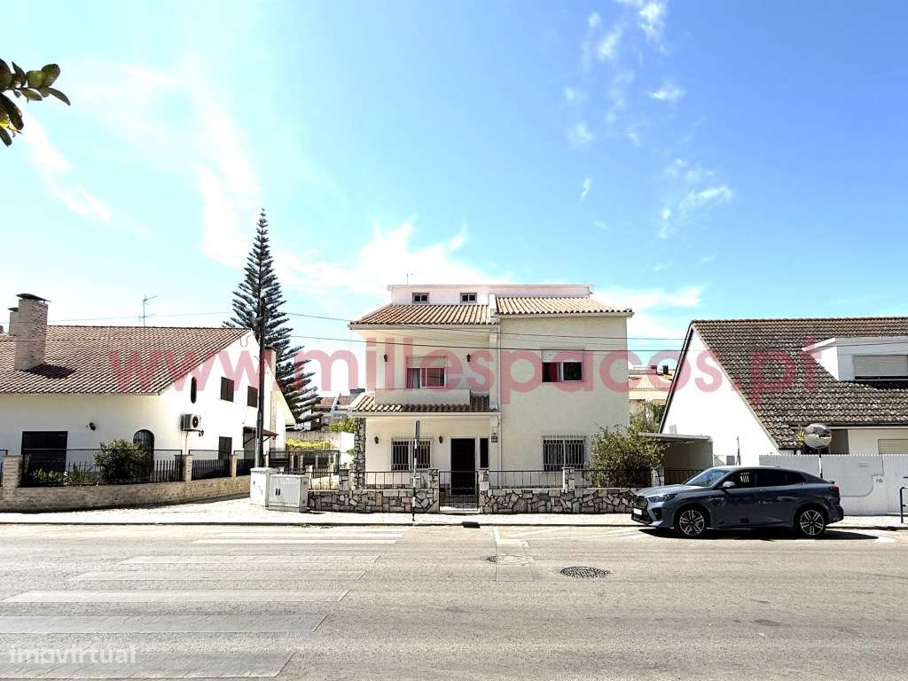 Moradia V6 com Garagem Centro da Cidade-1