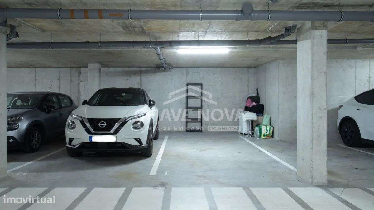 T2 Como Novo c/ Lugar de Garagem em Mafamude (Centro de Gaia)-9