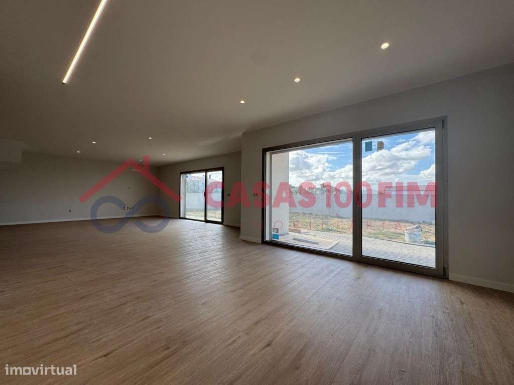 Moradias V3+1 de arquitetura moderna em construção na Jardoeira, Ba...-34