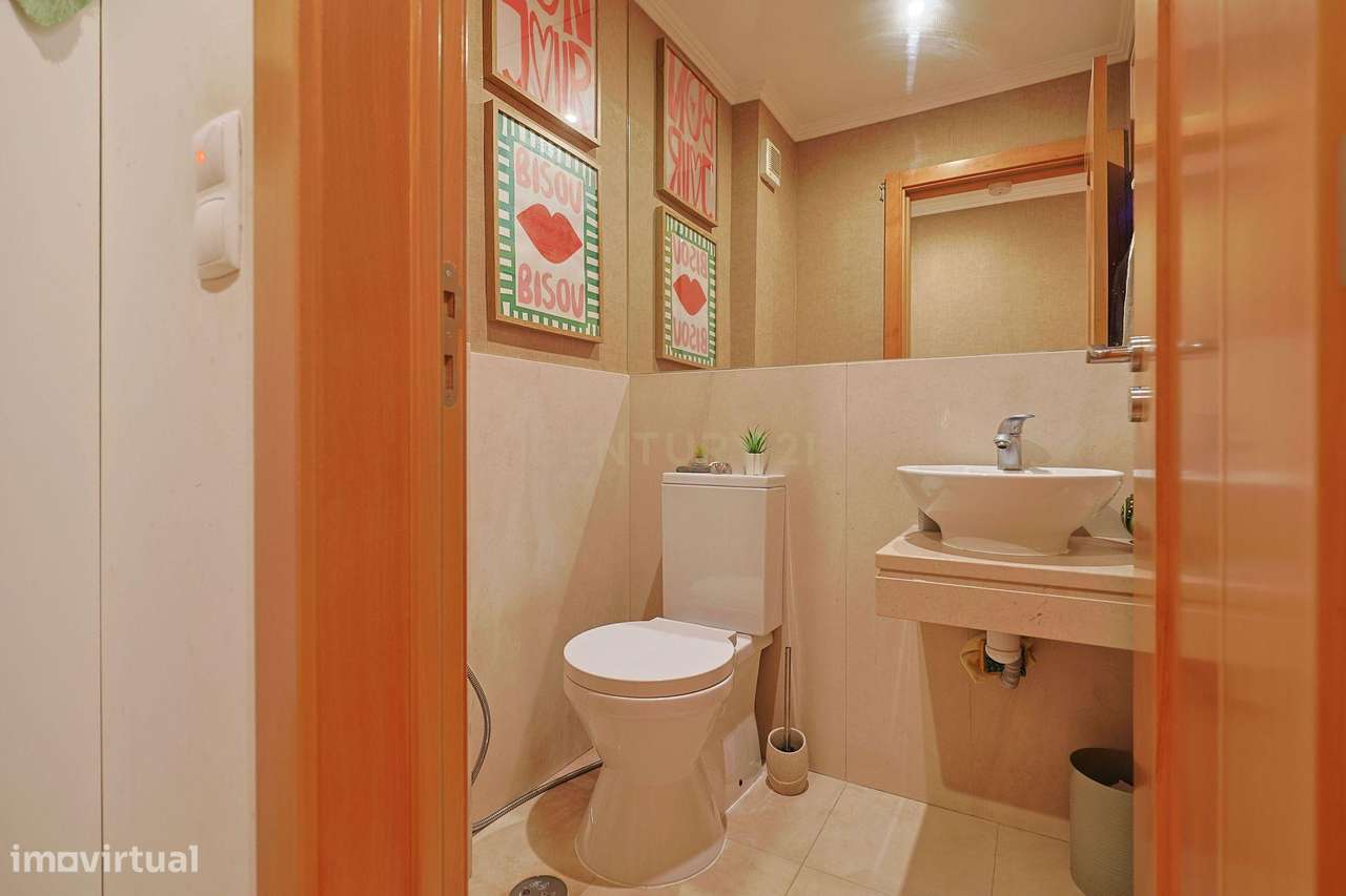 Apartamento T2 com Garagem, no Parque Luso em Corroios.-13
