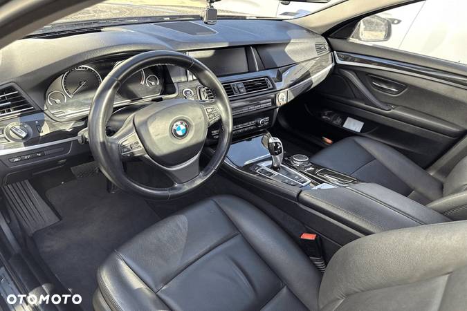BMW Seria 5 525d xDrive Touring Luxury Line - 13