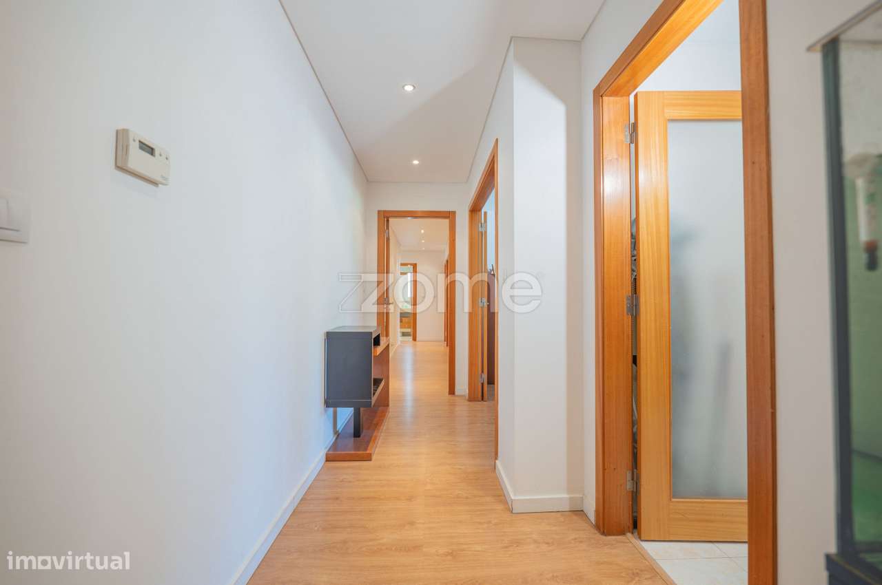 Incrível T3 em Camarate - venha já conhecer! - Grande imagem: 4/16