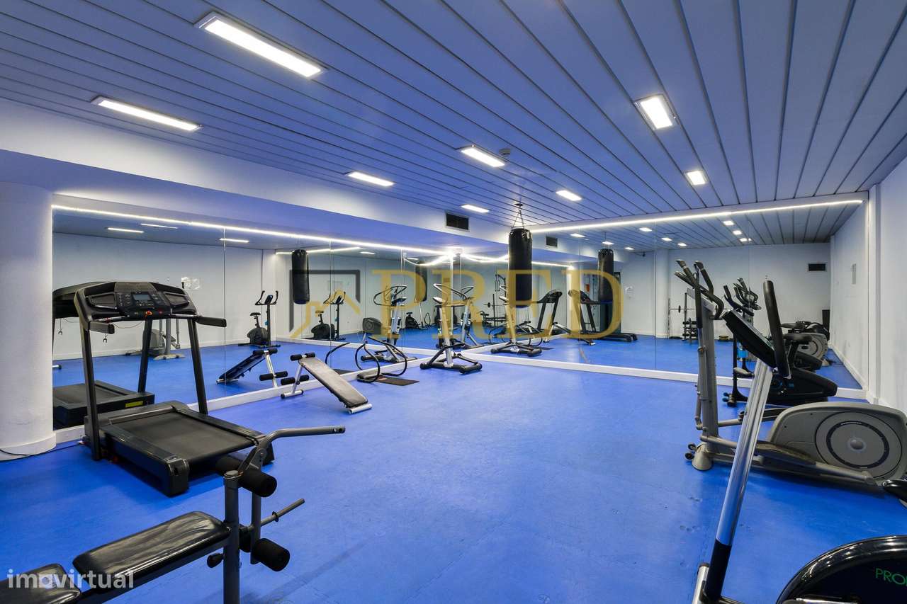 Apartamento T5, inserido no condomínio fechado 'Edifício Plaza'-39