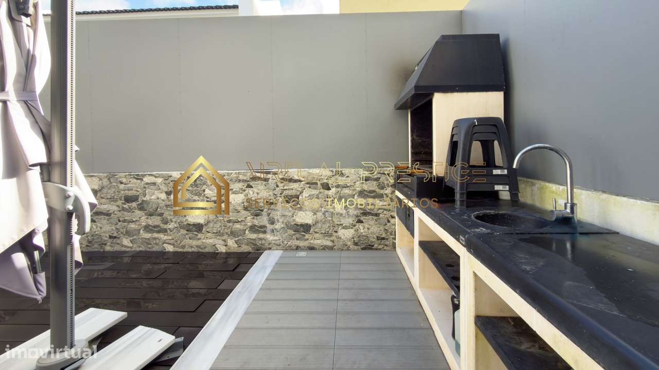 Moradia T4 Remodelada com Piscina em Belverde-30