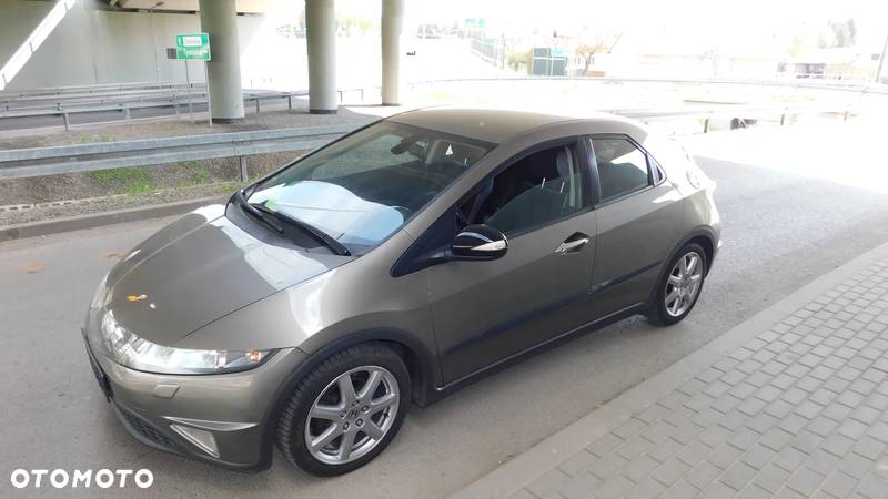 Honda Civic 1.8 Executive - 19