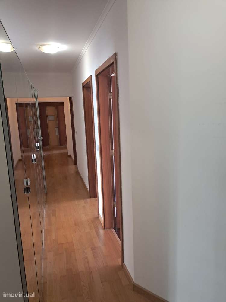 T3 c/130 mts2 Varandas, Garagem, Piscina e Arrecadação-10