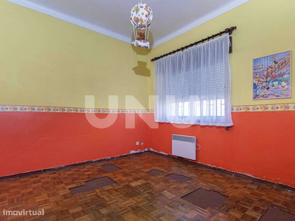 Moradia Bifamiliar T4 + T1 com garagem nas Paredes, em Alenquer!-30