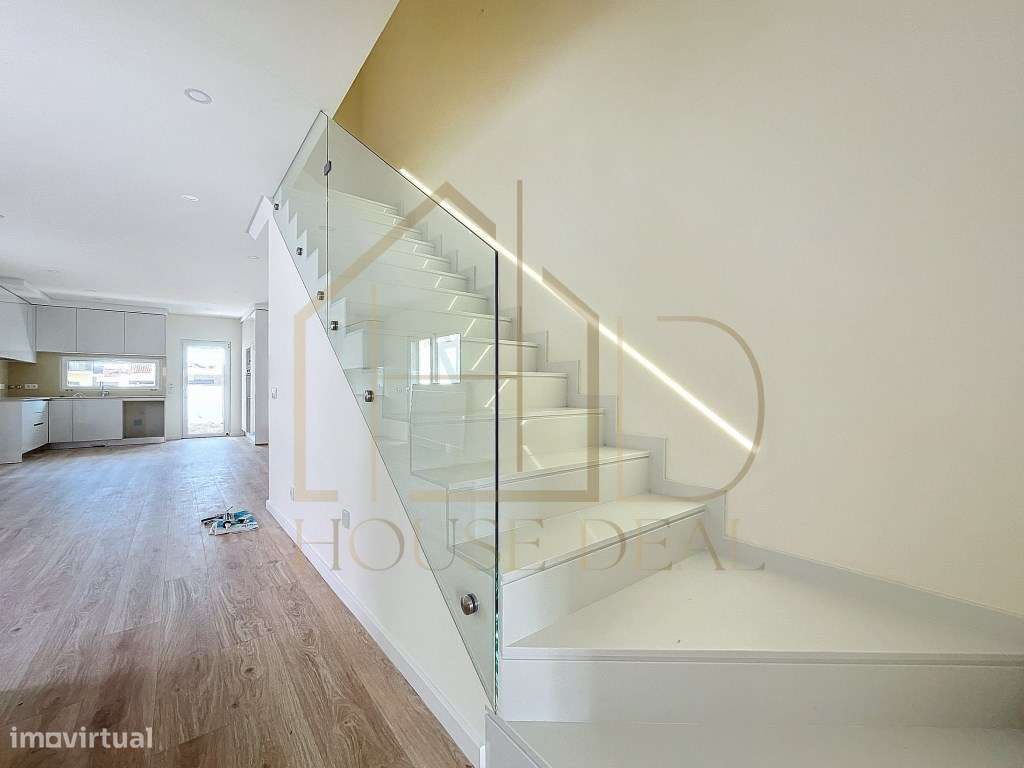 Moradias Geminadas T3 com Pérgola. Pinhal do General. Fernão Ferro - Grande imagem: 5/13