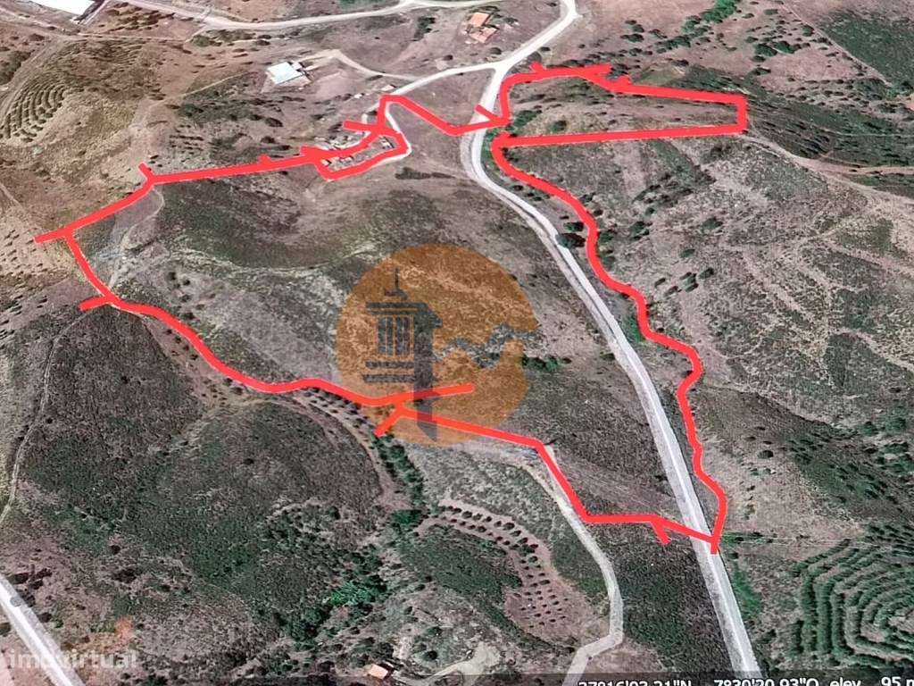 TERRENO COM 85.380 M2 - COM RUINAS - POÇO COM ÁGUA - POSSIBILIDADE ... - Grande imagem: 4/49