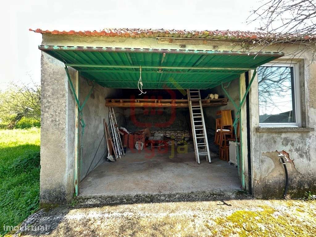 Moradia T2 com Terreno e Anexos - Ourém!-20