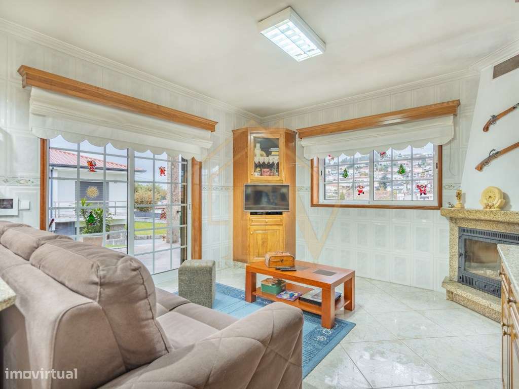 Moradia T4 em Aldão-14