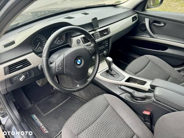 BMW Seria 3 318d - 14