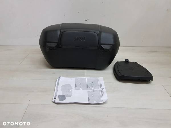 Kufer motocyklowy centralny z oparciem monolock GIVI E46N RIVIERA (46L) - 4