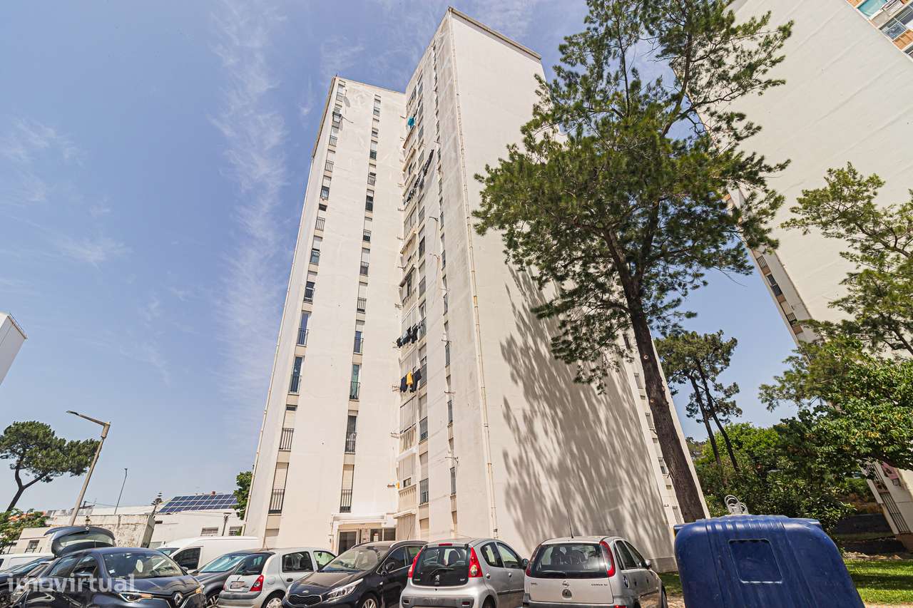 Apartamento T2 + 1 totalmente remodelado, Corroios prédio com elevador-33