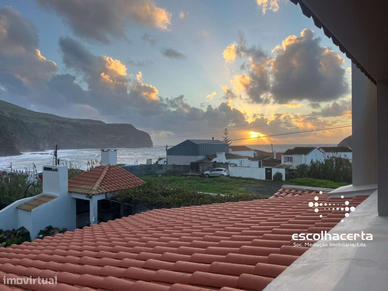 Villa de luxo com piscina coberta e vista para o mar-57