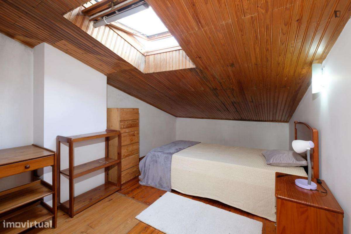 Quarto - localizado em Conchada Coimbra - Grande imagem: 3/10