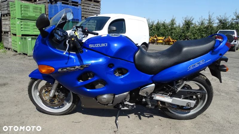 SUZUKI GSXF 600 750 NA CZĘŚCI półka siedzenie zacisk dźwignia kierownica  zbiornik tłumik licznik - 1