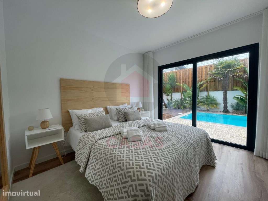 Moradia de arquitectura moderna com piscina privada-20