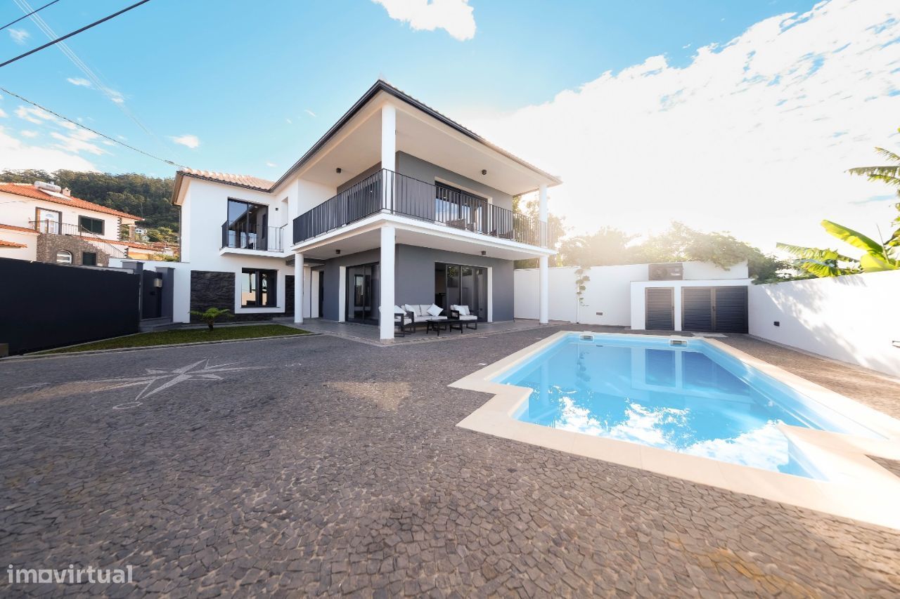 Excelente Moradia T3 no Arco da Calheta, com piscina,Jardins,vista mar