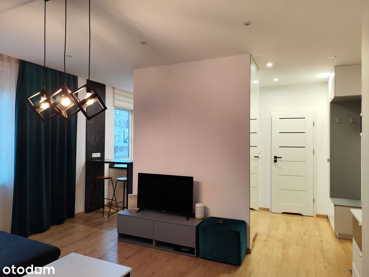 Kawalerka gotowa do zamieszkania. Niski czynsz!! Bytom ul. Łużycka.-0