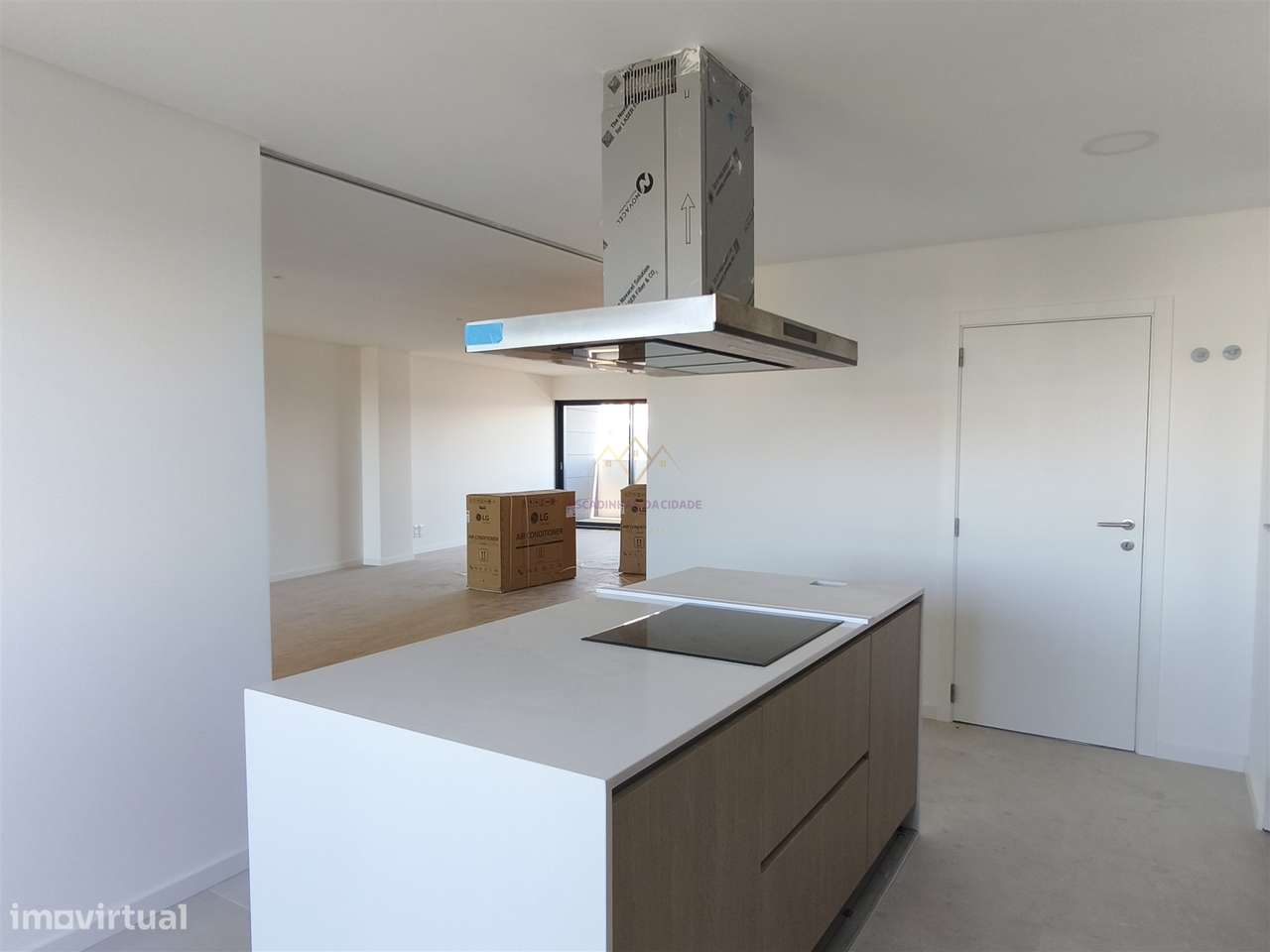 Penthouse T5 com varandas, 2 Garagens Box e Arrecadação, em Empreendim-8