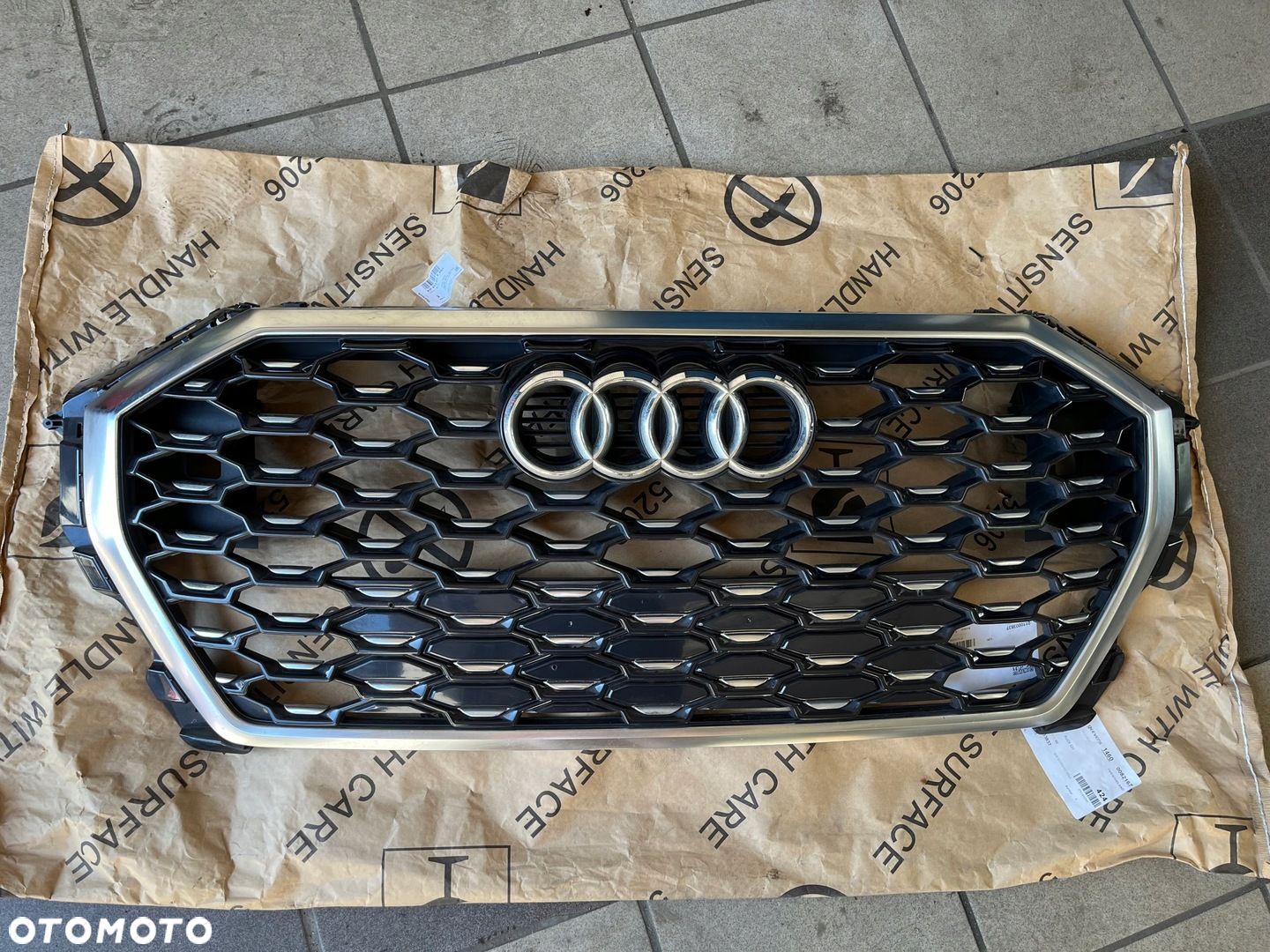 GRILL ATRAPA AUDI Q3 19- - 1