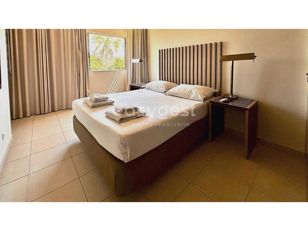 Moradia contemporânea T4 com piscina exclusiva e perto do mar. - Grande imagem: 4/19