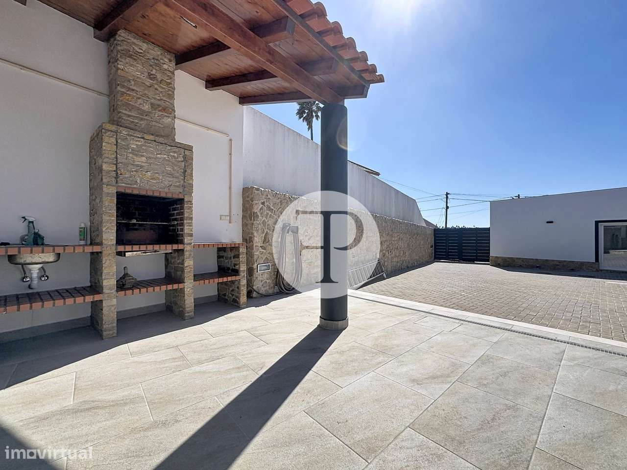 Moradia T4 com 2 suítes, piscina interior central em Alfeizerão-4