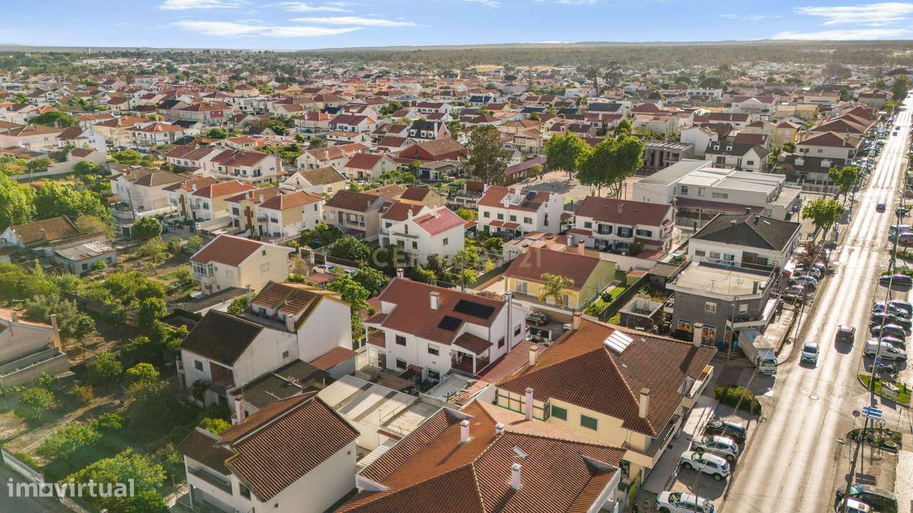Moradia Geminada T3 com excelentes áreas, terreno e localização privil-30
