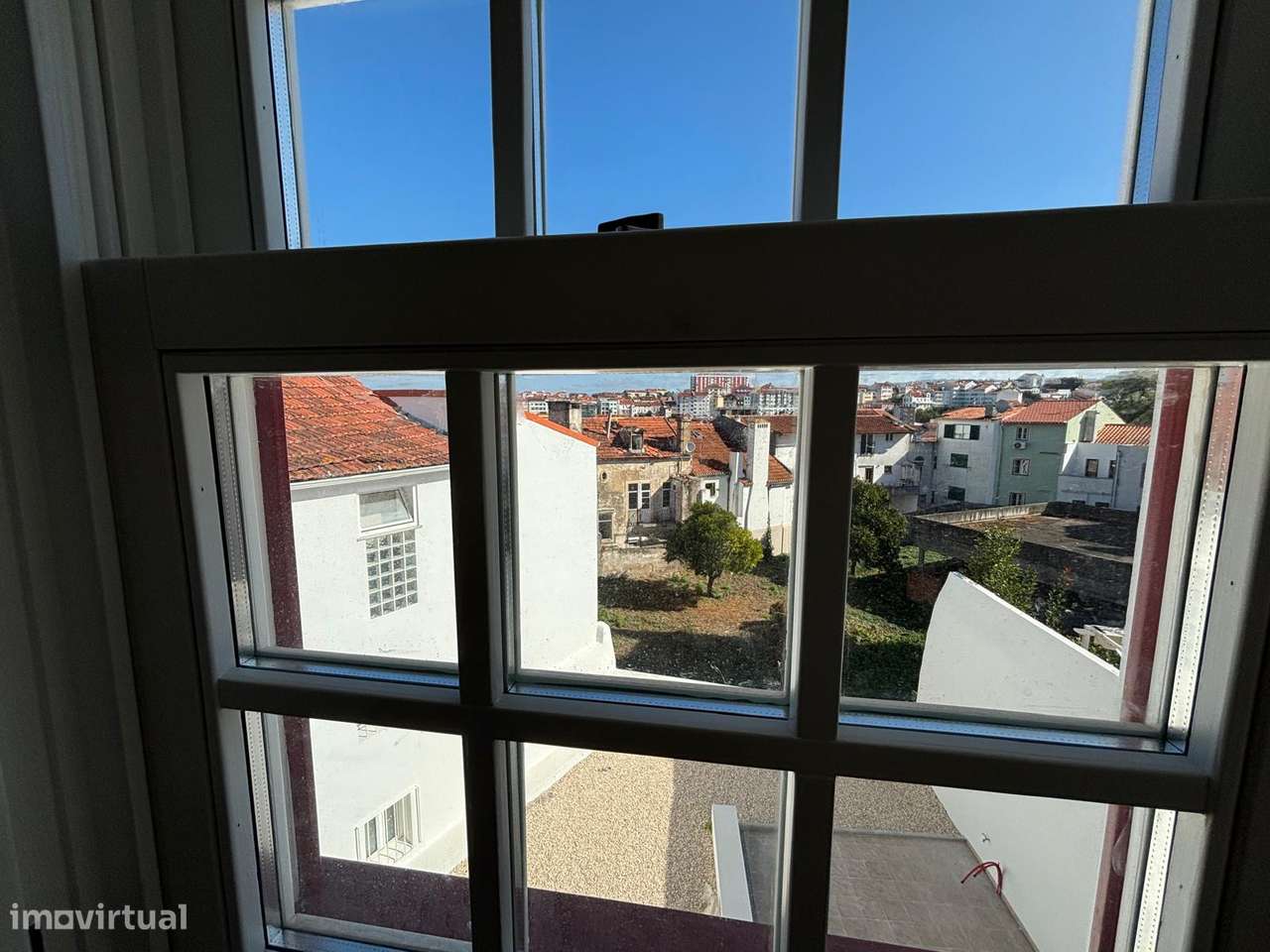 venda de magnifico prédio na Rua da Matemática (4 T0´s e 5 T1's)-42