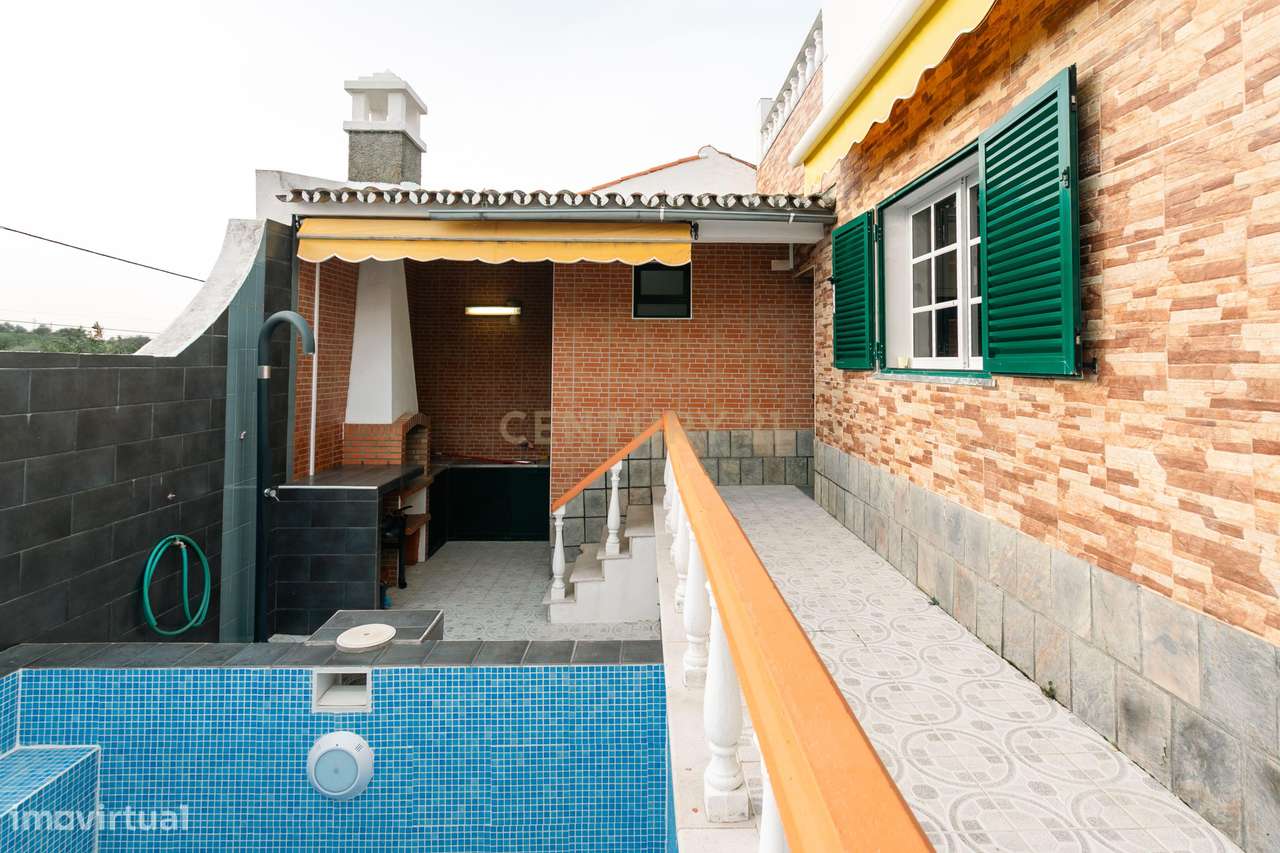Moradia T3 com Piscina na Aldeia da Granja-10