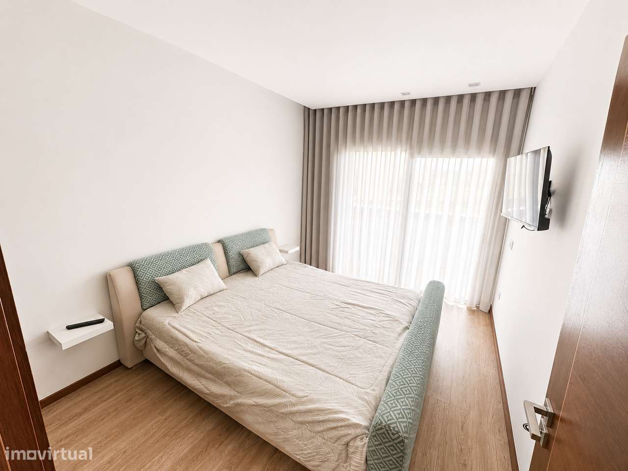 Apartamento T3 com garagem fechada, logradouro e jardim-9