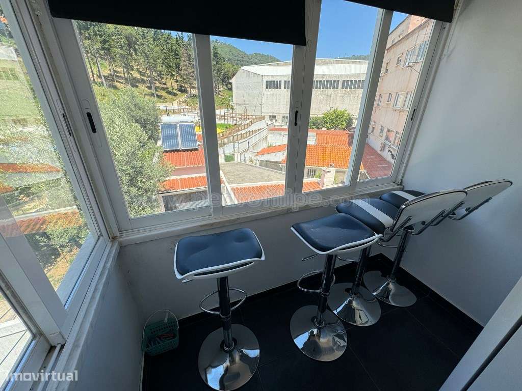 Apartamento T2 remodelado no centro da vila-7