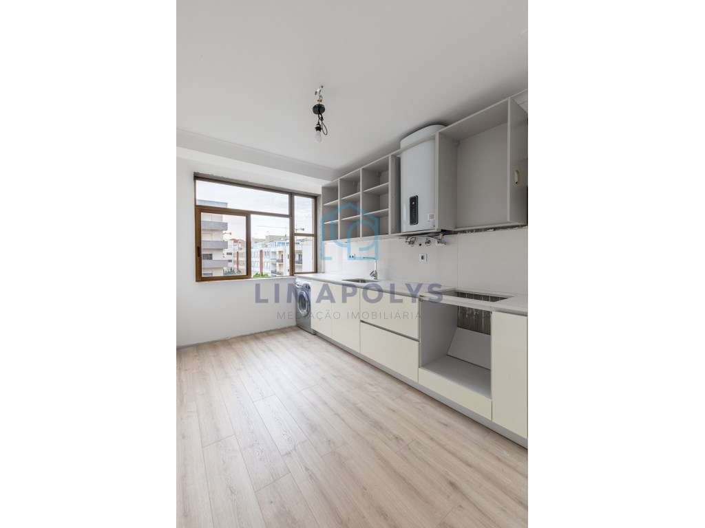 Apartamento T1 renovado a 100 metros da praia-4