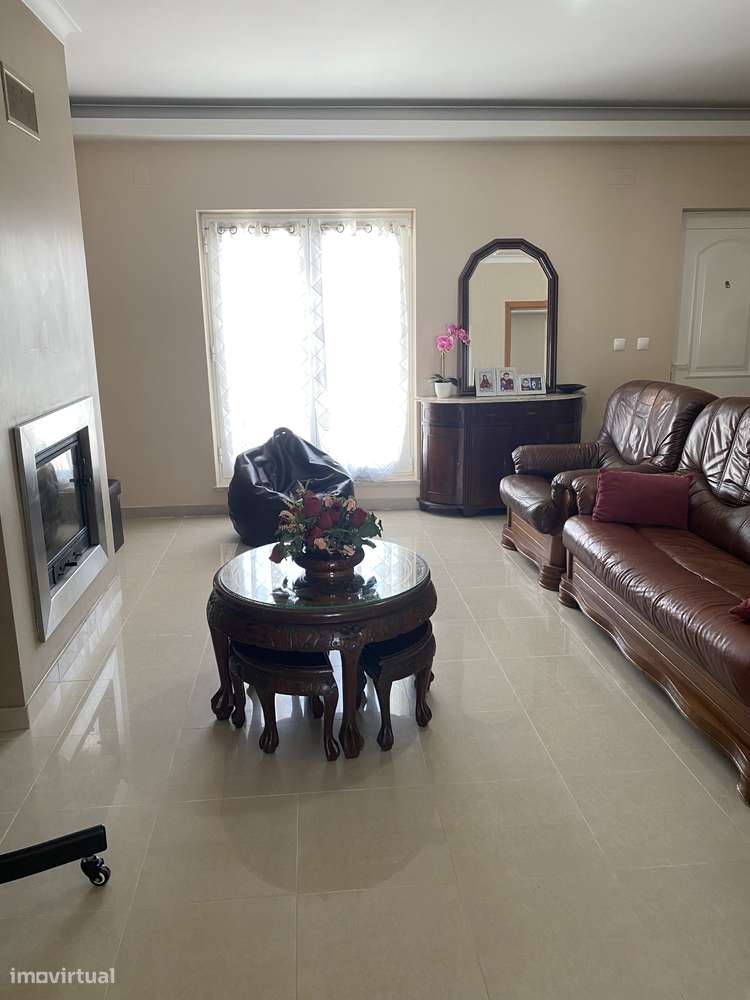 Moradia T3 com garagem, jardim e vista Urbana - Grande imagem: 4/30