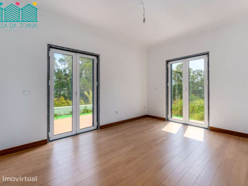 Moradia T5 com Jardim e Garagem em Oeiras-5