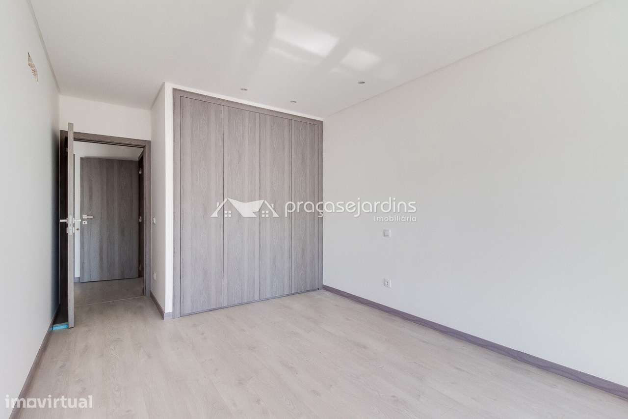 Moradia T3 com jardim, varanda e garagem-17