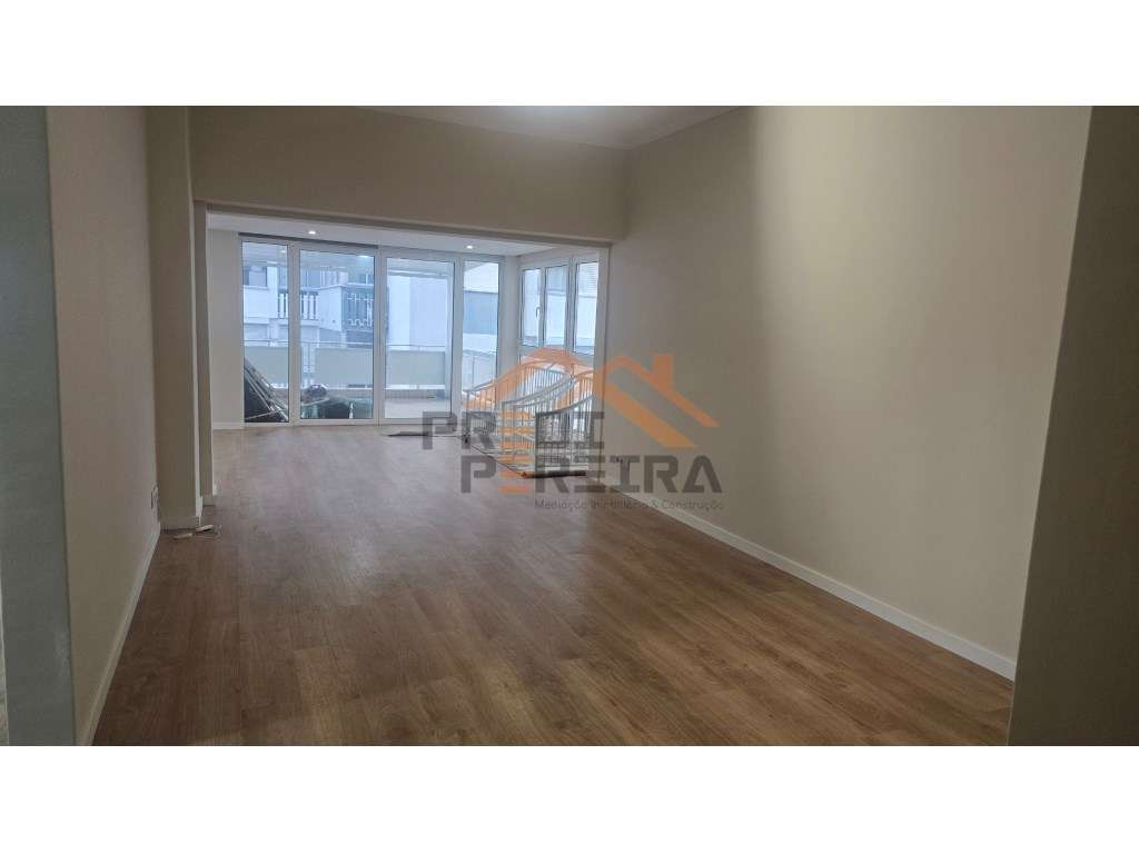 Apartamento T3 com terraço e varanda, centro de Odivelas. - Grande imagem: 5/33