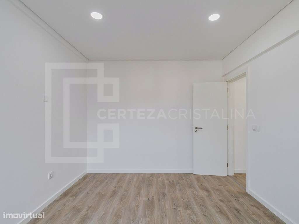 T3 Totalmente Renovado | 3.º Andar | Varanda | Rua S. Joaquim - Set...-20