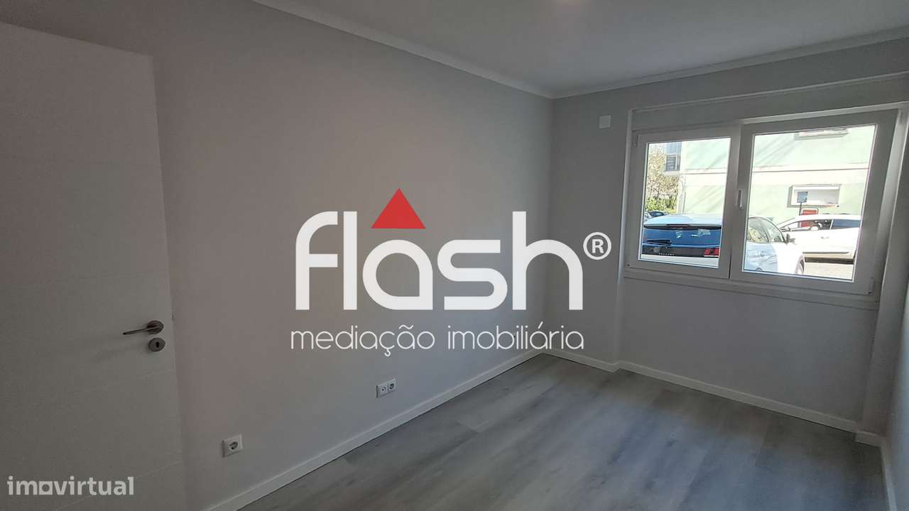 Apartamento T2 Remodelado em Benfica-21