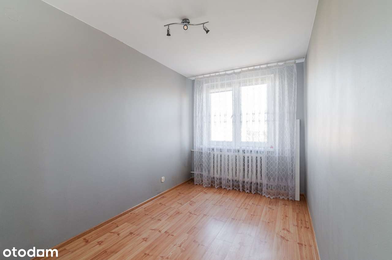 Duże | 4 pokojowe | Z balkonem | Do zamieszkania | W Zadbanym bloku |-12