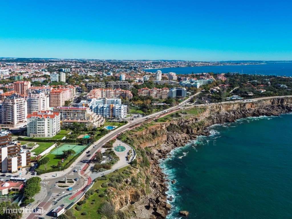 Apartamento T1 de Luxo na Guia - Condomínio Fechado com Vista Mar-0