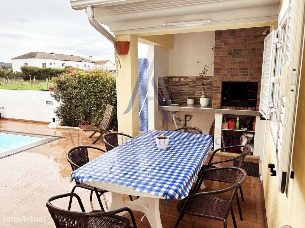 Moradia Isolada T3 com Piscina e Garagem em Azeitão-33